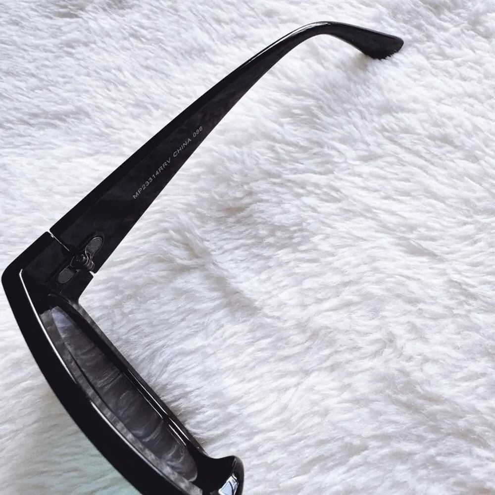 Faye Mirrored Red with Black Rim Sunglasses